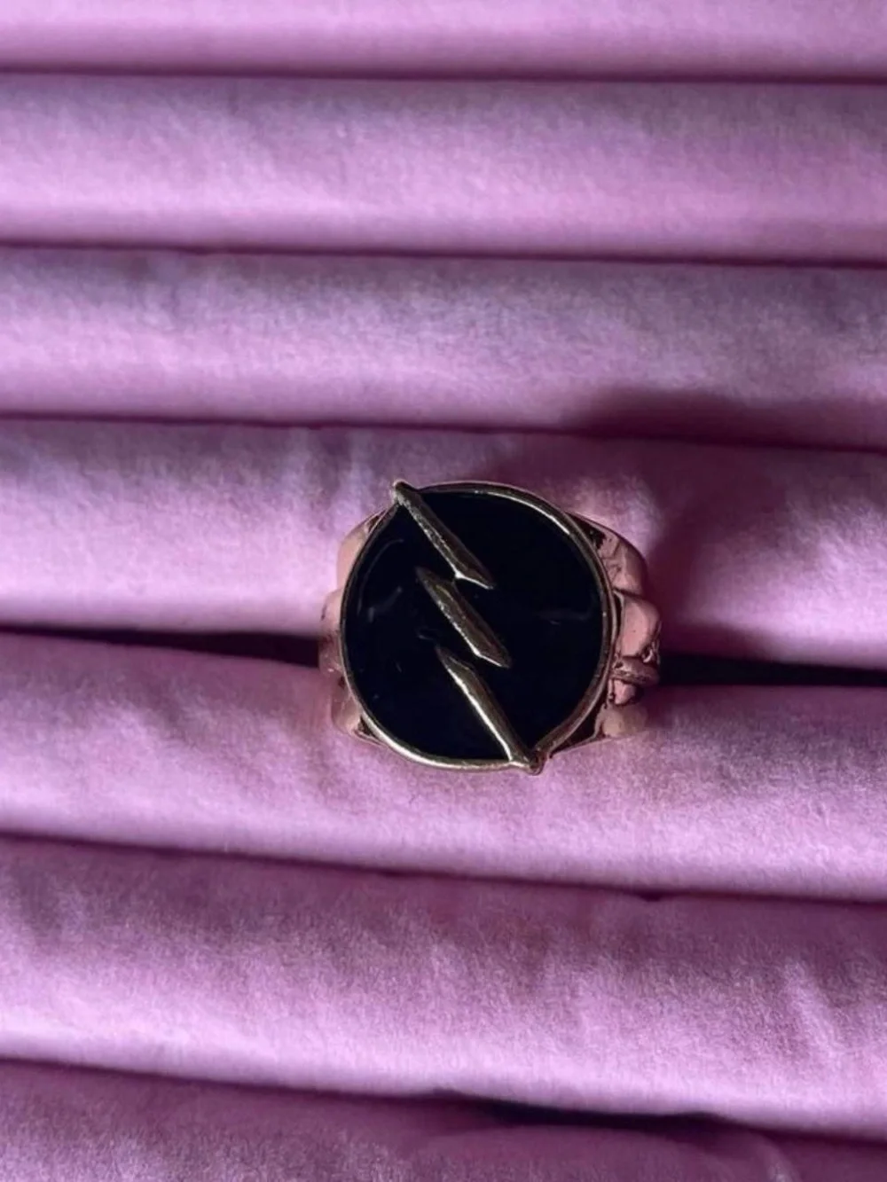 Flash marvel lightning bolt Ring. Size 6.5.